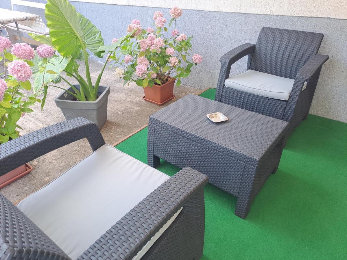 Studio Apartments Maslinik Кърк Екстериор снимка