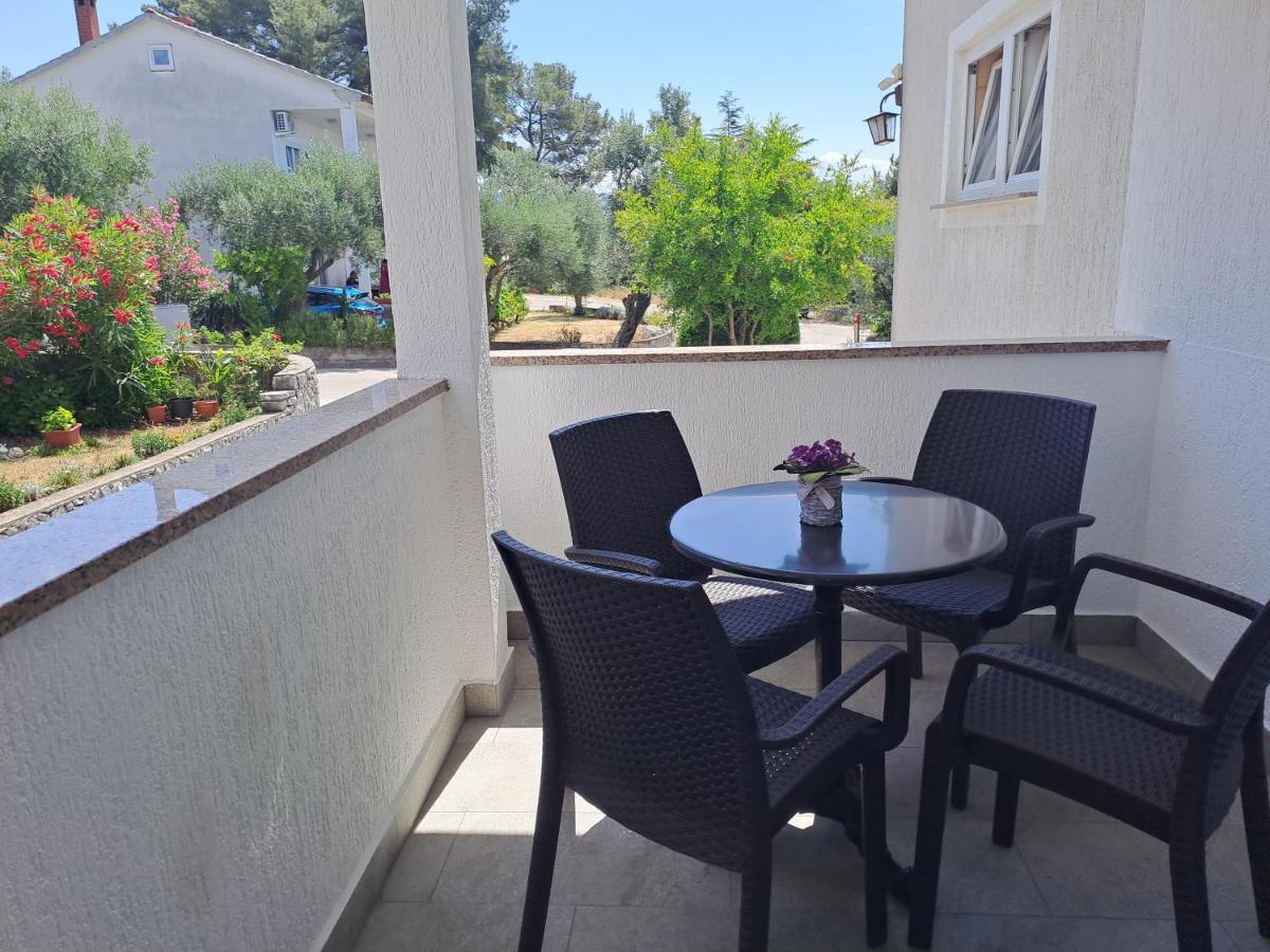 Studio Apartments Maslinik Кърк Екстериор снимка