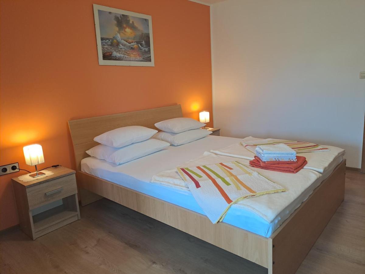 Studio Apartments Maslinik Кърк Екстериор снимка