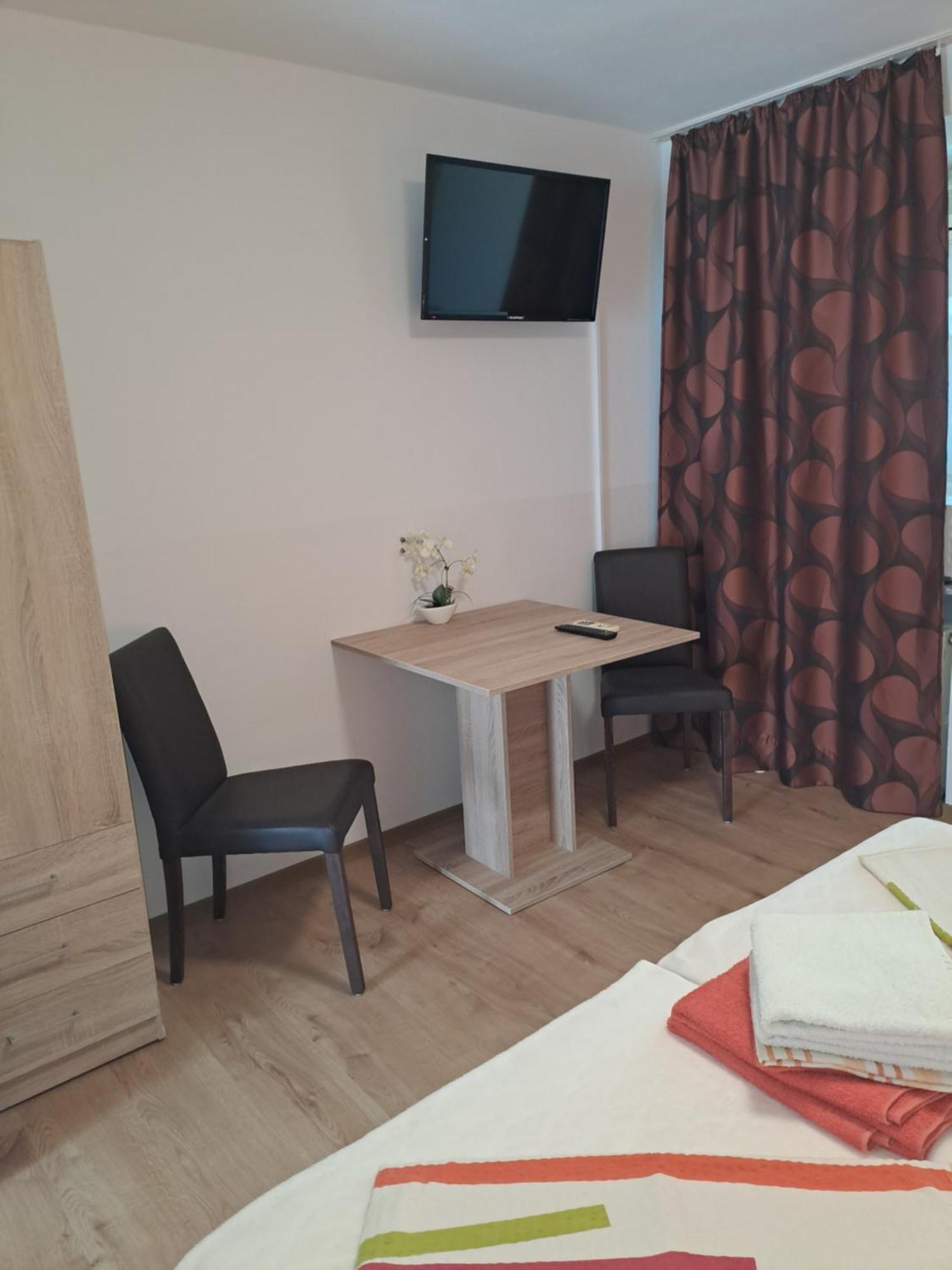 Studio Apartments Maslinik Кърк Екстериор снимка