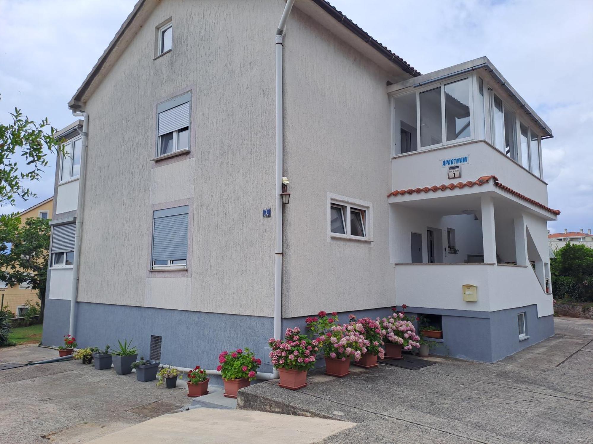 Studio Apartments Maslinik Кърк Екстериор снимка
