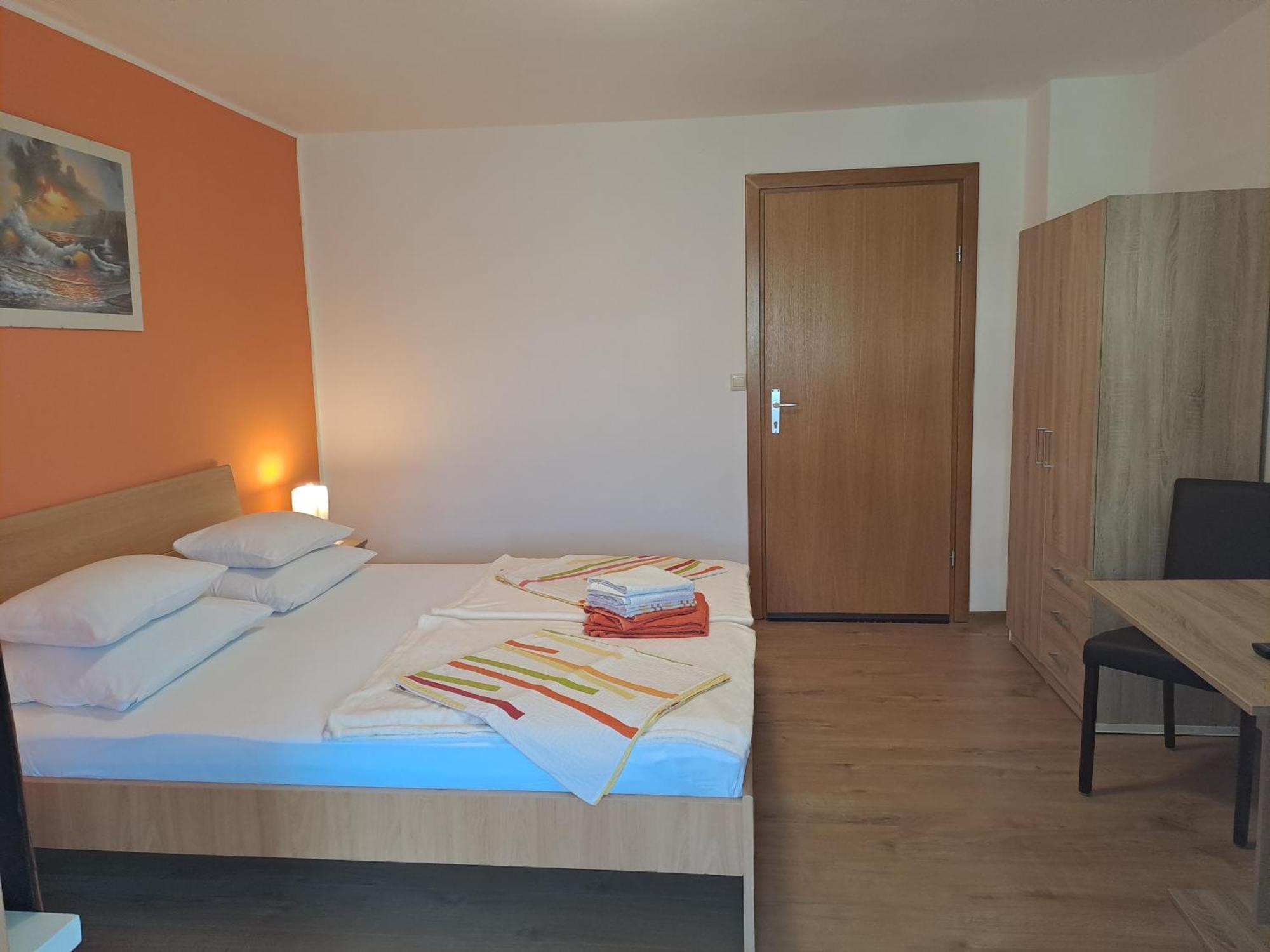 Studio Apartments Maslinik Кърк Стая снимка