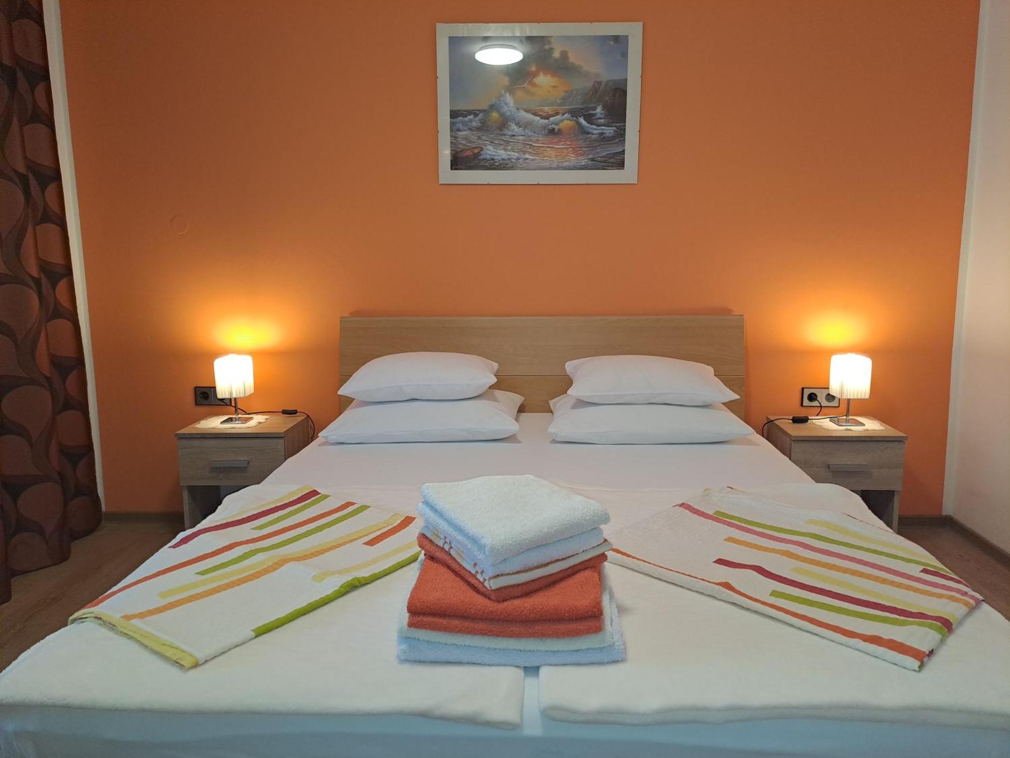 Studio Apartments Maslinik Кърк Стая снимка