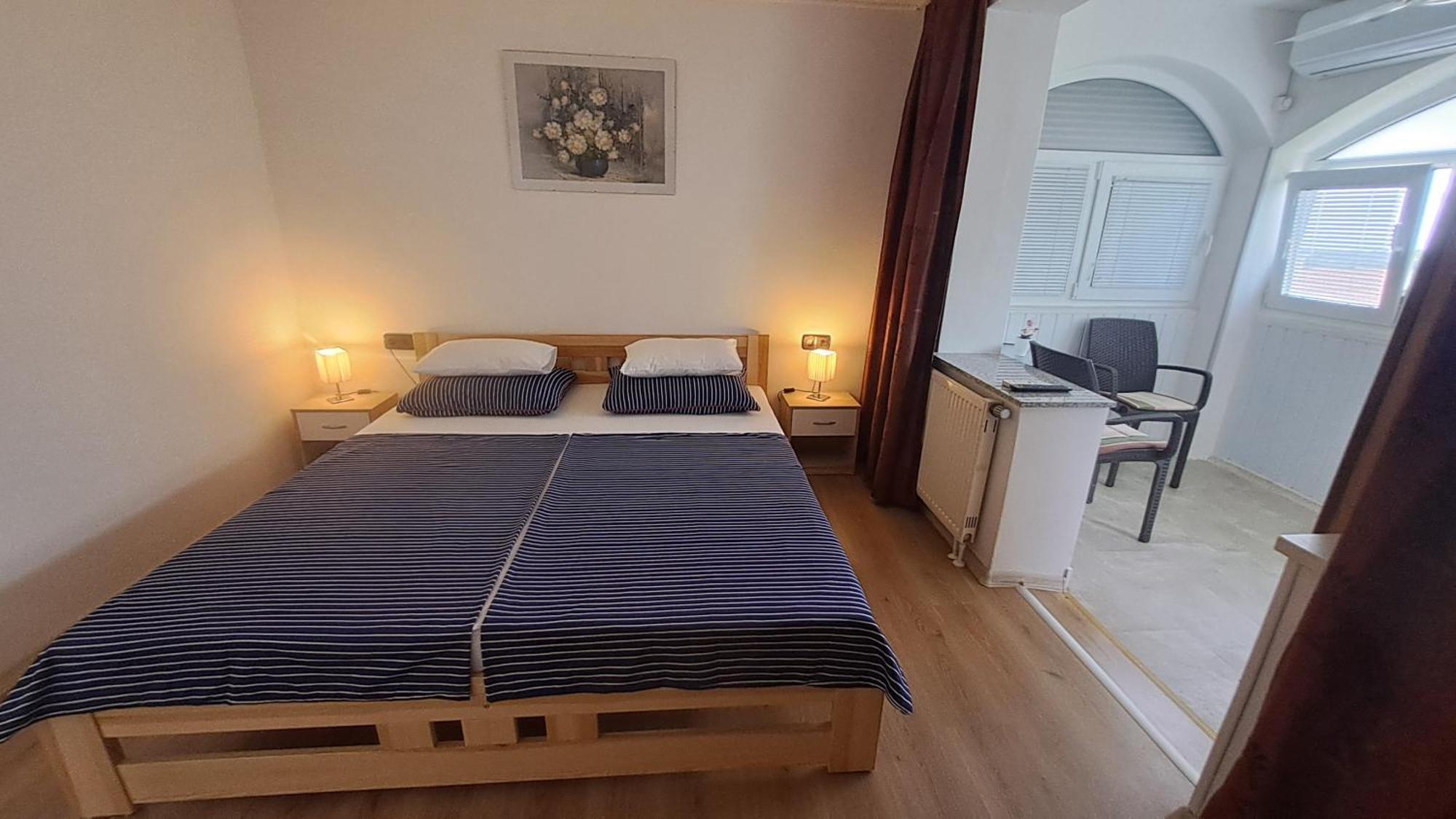 Studio Apartments Maslinik Кърк Екстериор снимка